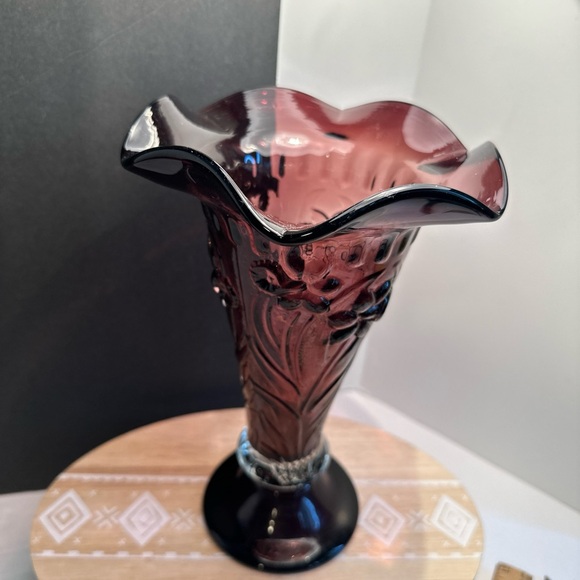 Amethyst Color Ruffle Vase 10 Inches High Daffodils pattern embossed - Picture 10 of 13